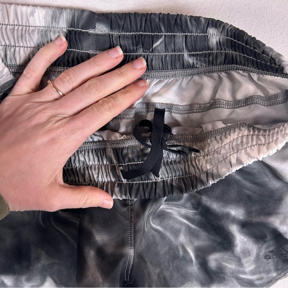 Adidas Gray Abstract Running Shorts Women’s XS Mid Rise Drawstring Unlined - Picture 6 of 11
